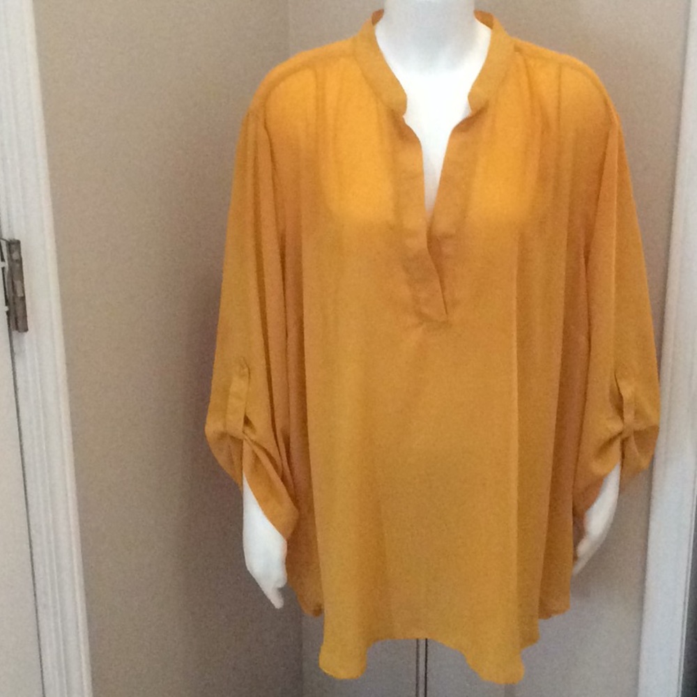 NWOT adjustable sleeve loose fit tunic length top